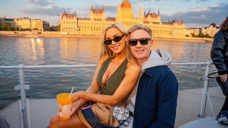 Budapest: Sip & Sail Danube Cruise with Unlimited Beer - Buda Castle, Elizabeth Bridge, and Gellért Hill