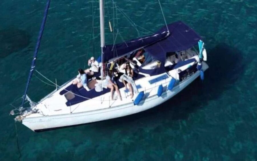 Cagliari: Sailing Tour with 4 Stops, Snorkeling and Prosecco - Cala Fighera is made for a second dip