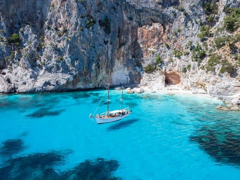Cala Gonone: Gulf of Orosei Tour with a Vintage Sailing boat - Cala Luna and the early coastal views