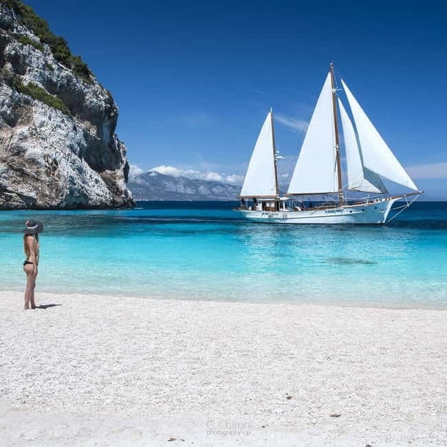 Cala Gonone: Gulf of Orosei Tour with a Vintage Sailing boat - What makes the Dovesesto different