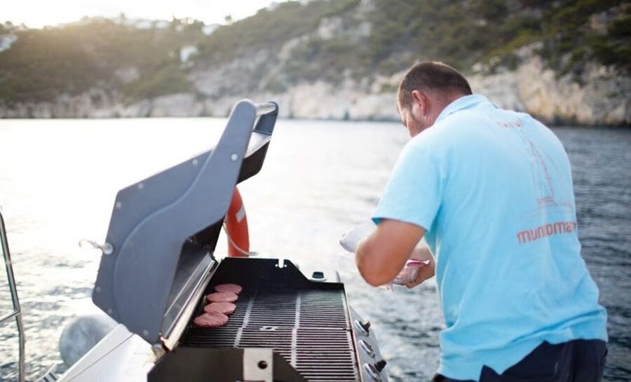 Calpe: Sailing Catamaran with Lunch - Watching Calpe’s coves and cliffs from the sea