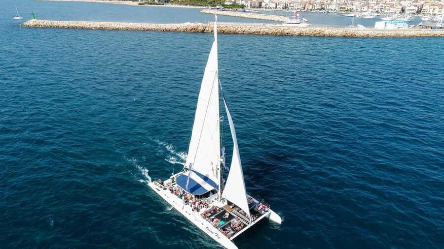Cambrils: Costa Daurada Sail Catamaran Cruise - Swimming and snorkeling near Cap Salou