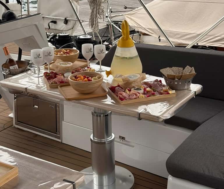 Cannes: Private Sailing Boat Tour to the Lérins Islands - The cruise toward the Lérins Islands