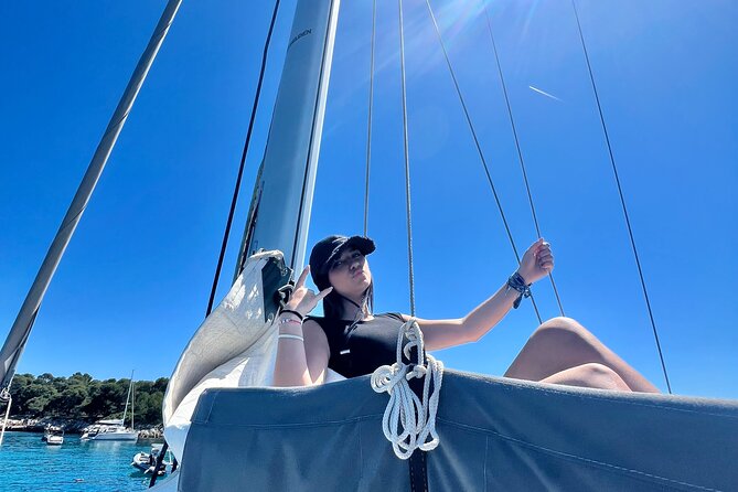 Cannes: Private sailing tour to the Lerins Islands - Reaching the Lérins Islands by sailboat