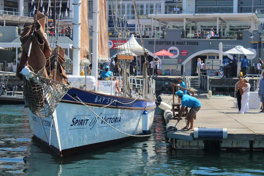 Cape Town: 1 Hour Table Bay Sailing Tour - Leaving the harbor with Table Mountain behind you