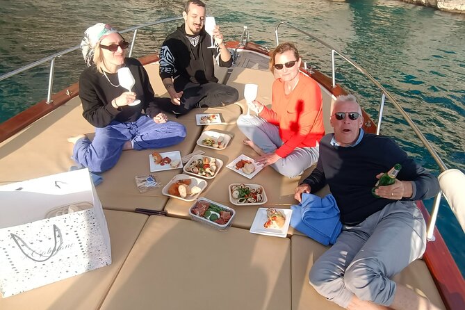 Capri Samba Boat Tour, Sail in Style by Boat. - White Grotto and its limestone formations