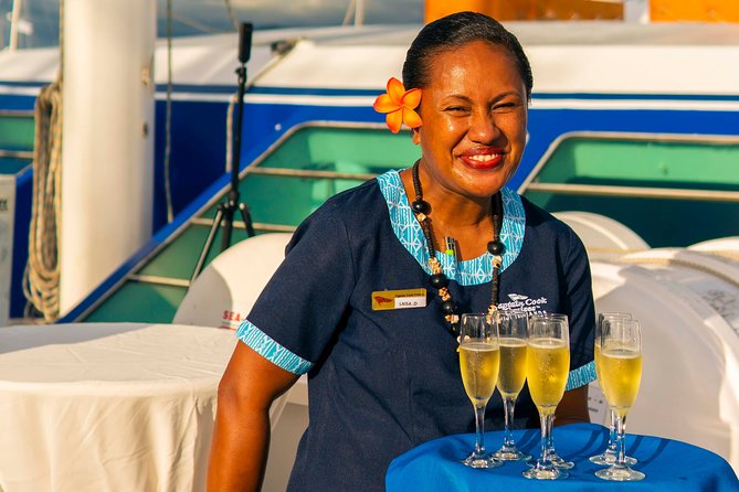 Capt Cook Cruises Super Saver Combo: Day Sail + Dinner Cruise - How crowded and social is the experience?