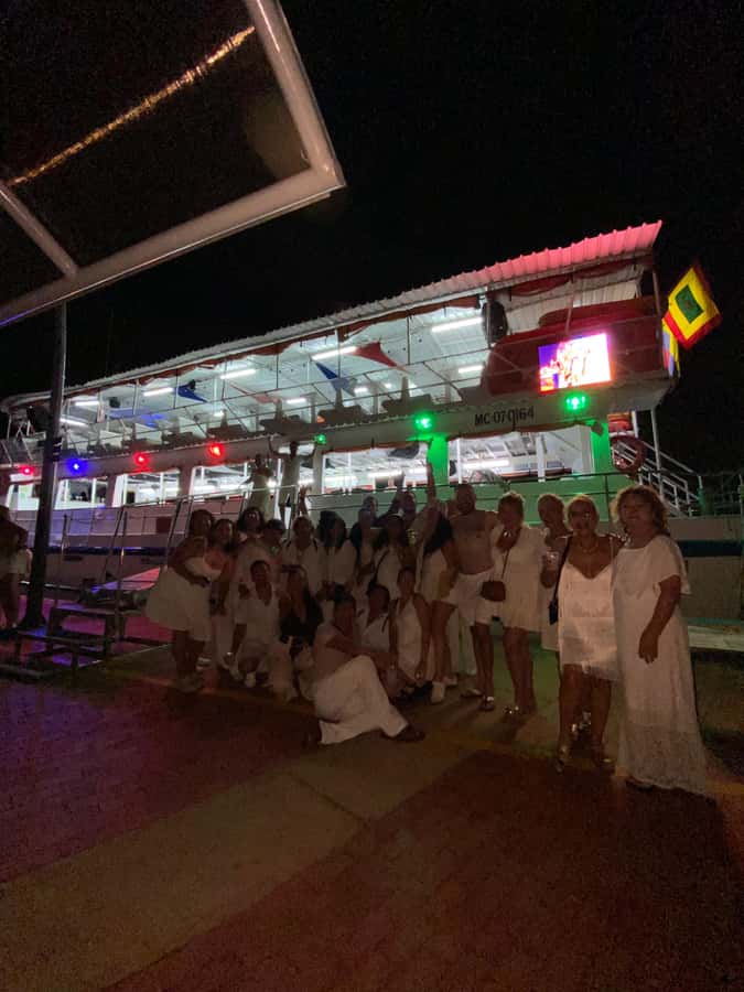 Cartagena: Buffet & party night,cocktails sailing in the bay - My verdict: a party cruise with a strong view