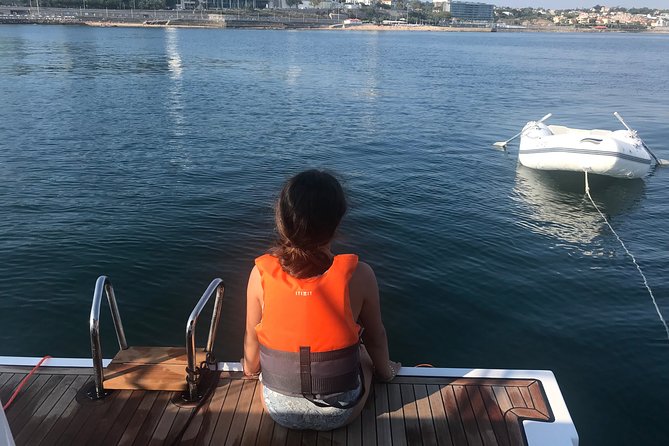 Cascais Private Sailing 2h Cruise with a drink - What you actually get to drink