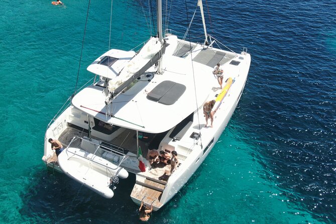 Catamaran Alghero, Catamaran Sailing Day Trip - Captain Max and the small-group atmosphere