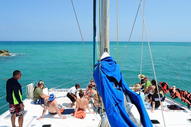 Catamaran Sail and Snorkeling Tour with Open Bar in Puerto Morelos - Lunch at the marina and the all-inclusive details
