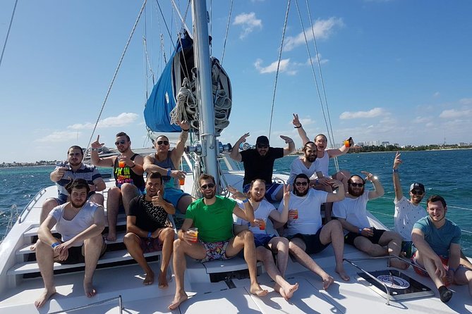 Catamaran Sailing Experience & Snorkeling Tour to Isla Mujeres - Timing, crowds, and comfort in the heat