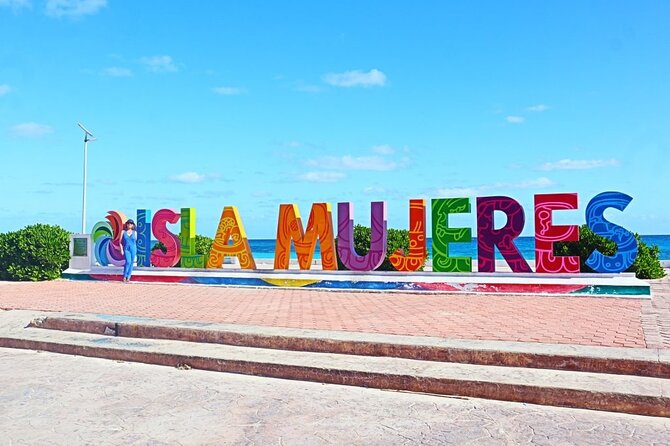 Catamaran sailing Tour to Isla Mujeres all inclusive - The family rule that changes the snorkeling stop