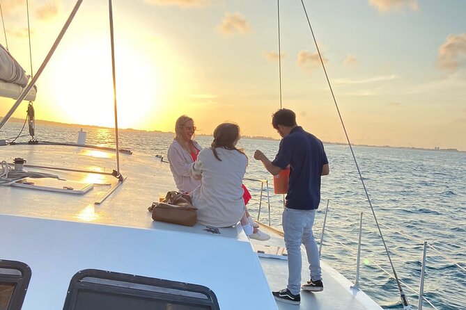 Catamaran Sunset Sail - A short itinerary built around the setting sun