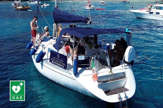 Catamaran tour stops bathing and snorkeling toast with prosecco - What the prosecco toast adds