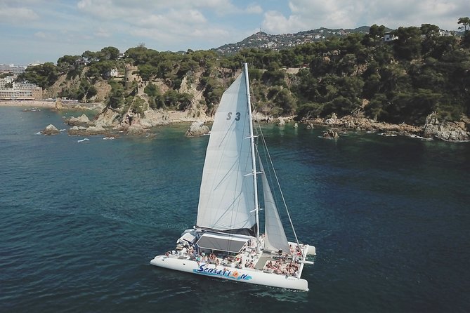 Catamaran trip with other groups along the Costa Brava. Saturday. - Five drinks and the onboard bar