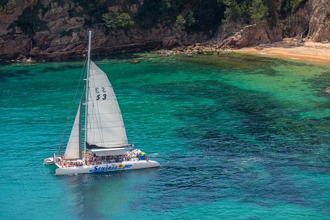 Catamaran trip with other groups along the Costa Brava. Saturday. - How the four hours may feel