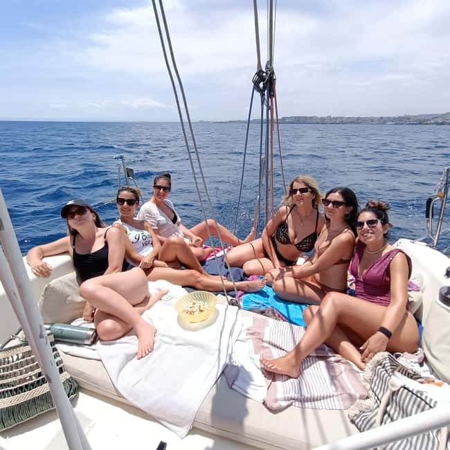 Catania: Coastline Sailing Tour with Aperitif - The €10 cash warning