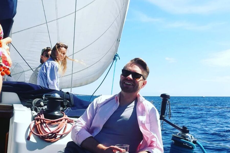 Catania: Coastline Sailing Trip with Aperitif and Prosecco - The swim stop requires a little caution