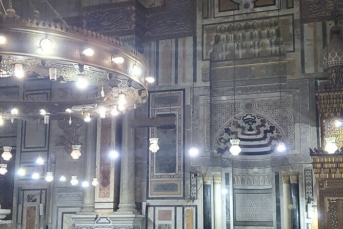 Coptic Cairo, Mosques , sailing on Nile and Bazaar Private Tour with Lunch - Khan el-Khalili and the old market streets