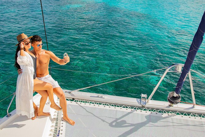 Cozumel Luxury Sailing & Snorkeling with Lunch and Open Bar Onboard - Lunch, cocktails, and the catamaran atmosphere
