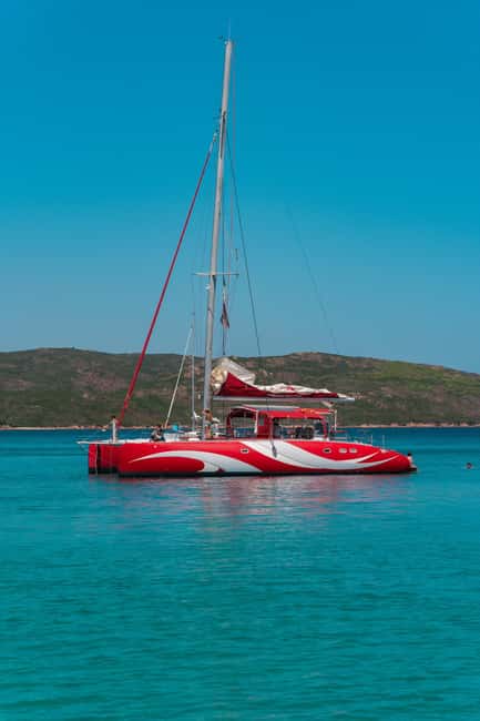 Cruising on a sailing maxi-catamaran - Sailing toward the Bouches de Bonifacio reserve