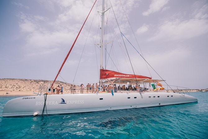 Day Sail to La Graciosa - The one-hour route around La Graciosa