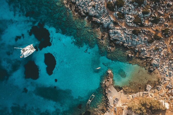 Dia Island Catamaran – Premium Lunch, Open Bar, Small Group - Who will enjoy this cruise most?
