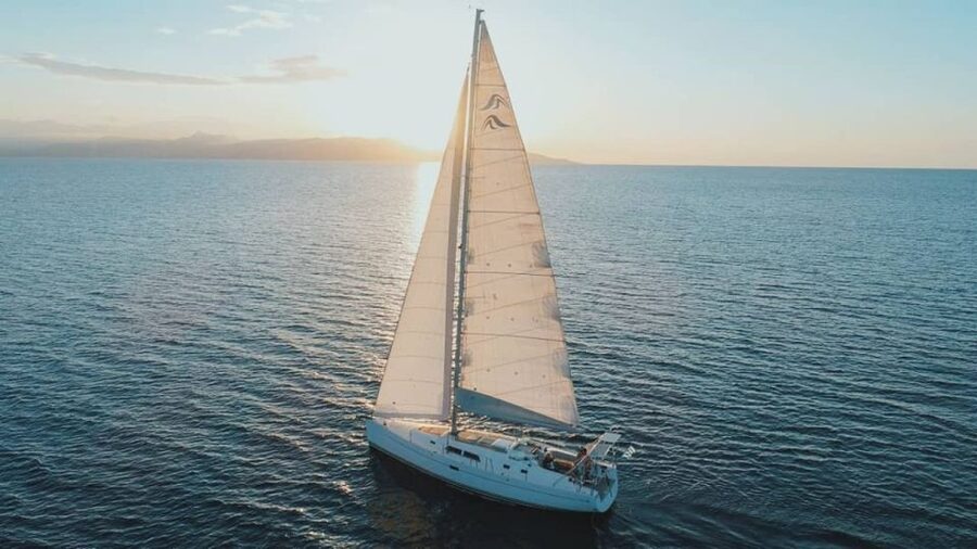 Dia Island: Semi-Private Full Day Sailing Trip with meal - What the small-group format really means
