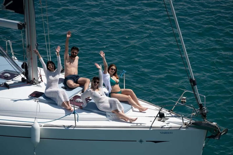 Dia Sailing Cruise With All-inclusive Meal And Drinks - The one-hour ride to protected Dia Island