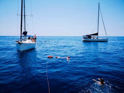 Discover the magic of sailing: a boat tour in Catania