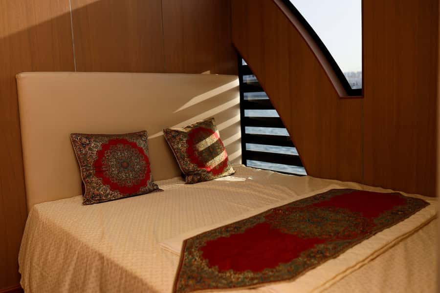 Doha: Sailing| Sea views| Private | 974 Cruises Houseboats - Practical planning for the best hour onboard