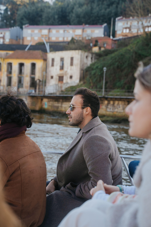 Douro River Cruise with Cheese & Tonic Porto in a Sailboat - Leaving from R. da Praia 430