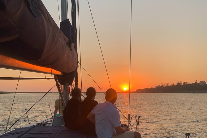 Douro Sunset Sailboat Experience in Porto - Group size, crew, and the personal touch