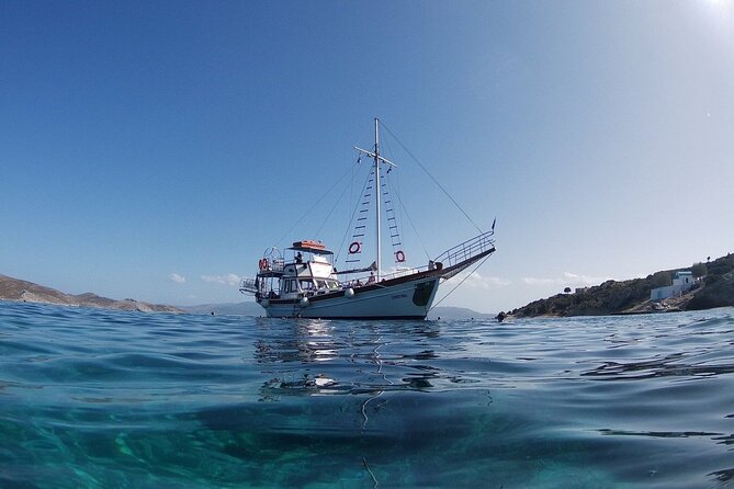 Dreamy Sails Daily Cruises at Argostoli Kefalonia Island - First stop: Vardiani Island and its lighthouse story