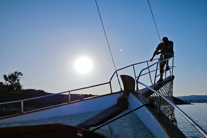 Dreamy Sails - Sunset Tour With Dinner And Wine - Practical details and cancellation rules
