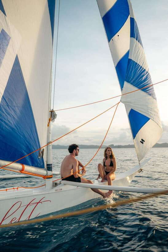 El Nido Islands: Shared Paraw Sunrise Sailing - Sailing Bacuit Bay on a Filipino paraw