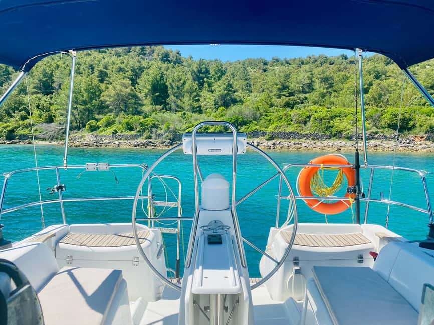 Elegant Day-Sailing Tour-Lunch&Drinks included - Lunch, drinks, and the food choice