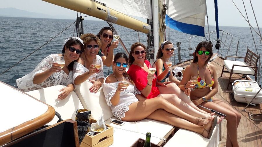 Estepona: Dolphin Watching Sailboat Cruise with Drink - What the boat ride feels like