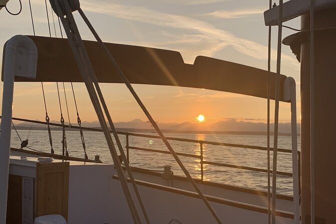 Evening Colors Sunset Sail Tour in Seattle - How the two-hour timing affects value