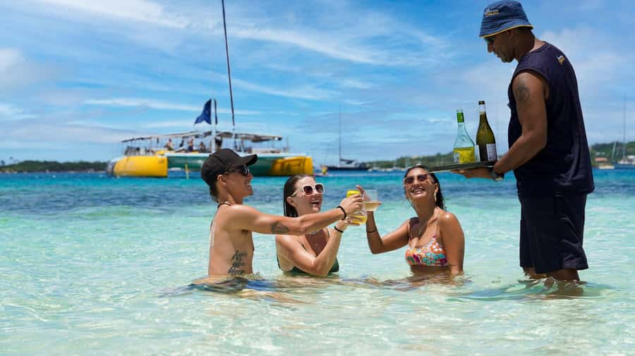 Fiji: South Sea Sailing Experience with Lunch & Drinks - Buffet lunch with two hours of beer and wine