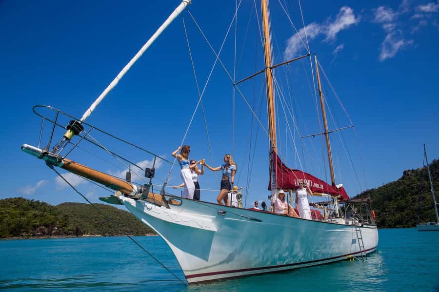 From Airlie Beach: Hook Island Cultural Tour, Sail & Snorkel - Nara Inlet and the Ngaro Cultural Site