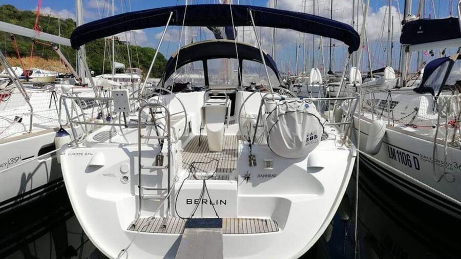 From Cannigione: Sailboat Tour in La Maddalena Archipelago - Simple preparation for a better day
