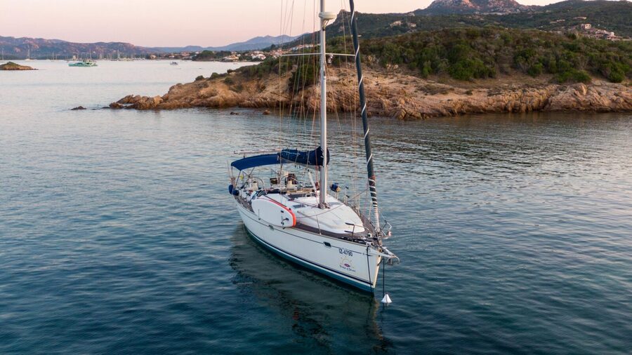 From Cannigione: Sailboat tour of La Maddalena Arcipelago - The long sail toward La Maddalena