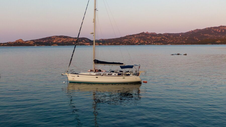 From Cannigione: Sailboat tour of La Maddalena Arcipelago - What the crew and boat experience mean for you