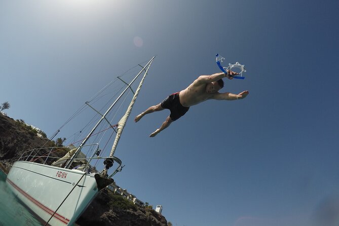 From Heraklion : Small Group 5,5 hours Sailing Trip to Dia Island - A small boat changes the feel of the day