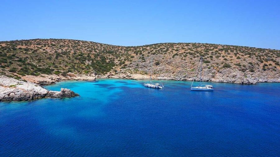From Naxos: Schinoussa and Iraklia Sailing Cruise with BBQ - Schinoussa gives you the longest beach break
