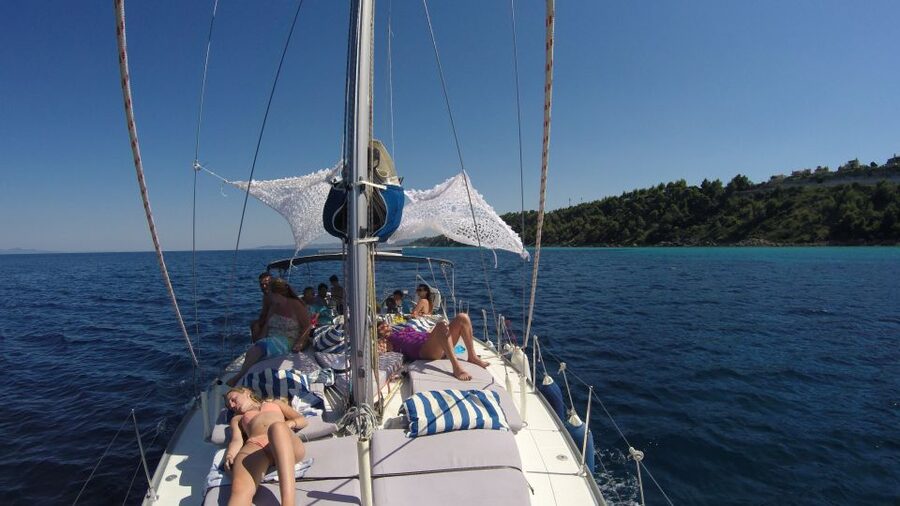 From Nea Fokea: Chalkidiki 6-Hour Cruise by Sailing Boat - Lunch near Kalithea