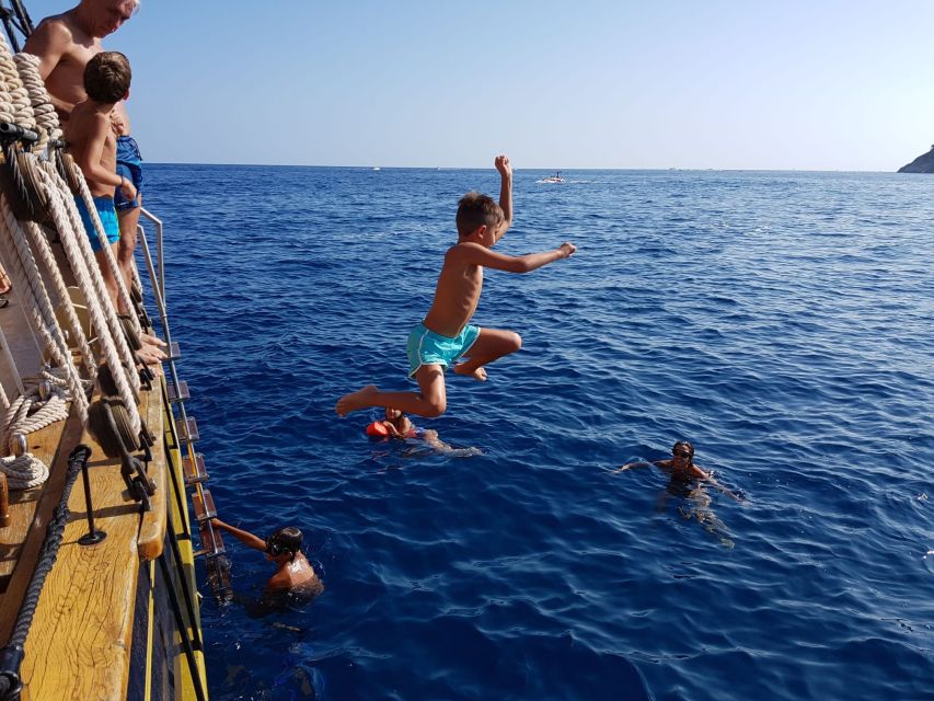 From Palamós: Southern Coast Sailing Tour - The crew and guide service