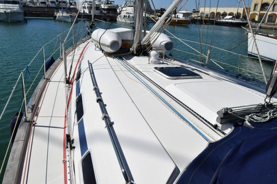 From Palau: Sailboat tour in La Maddalena Archipelago - What the sailing format adds
